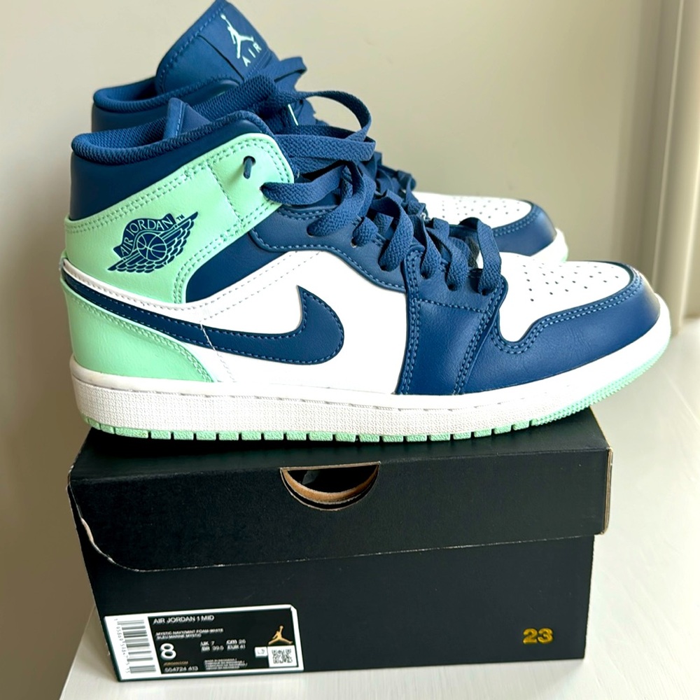 Air Jordan 1 Mid Men’s Size 8 Mystic Navy Mint Foam White Bleu Marine EUC w/ Box